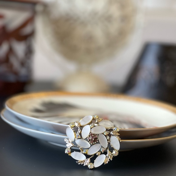 Vintage crystal flower round elegant victorian brooch - Picture 13 of 14